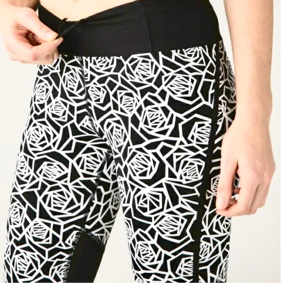Lululemon Real Quick Posey Black/White Capri
Leggings, Great Preowned Condition - Picture 6 of 14
